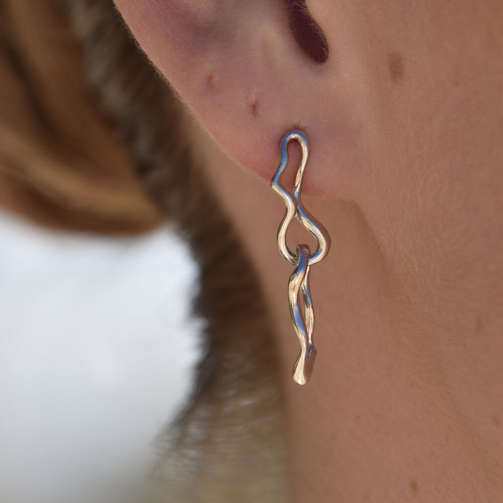 Culturesse Gisela Twin Sculpture Line Drop Earrings (Silver)
