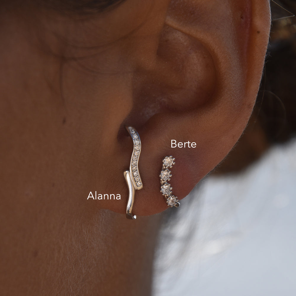 Culturesse Berte Artsy Ear Hook Stud Earrings (Silver)