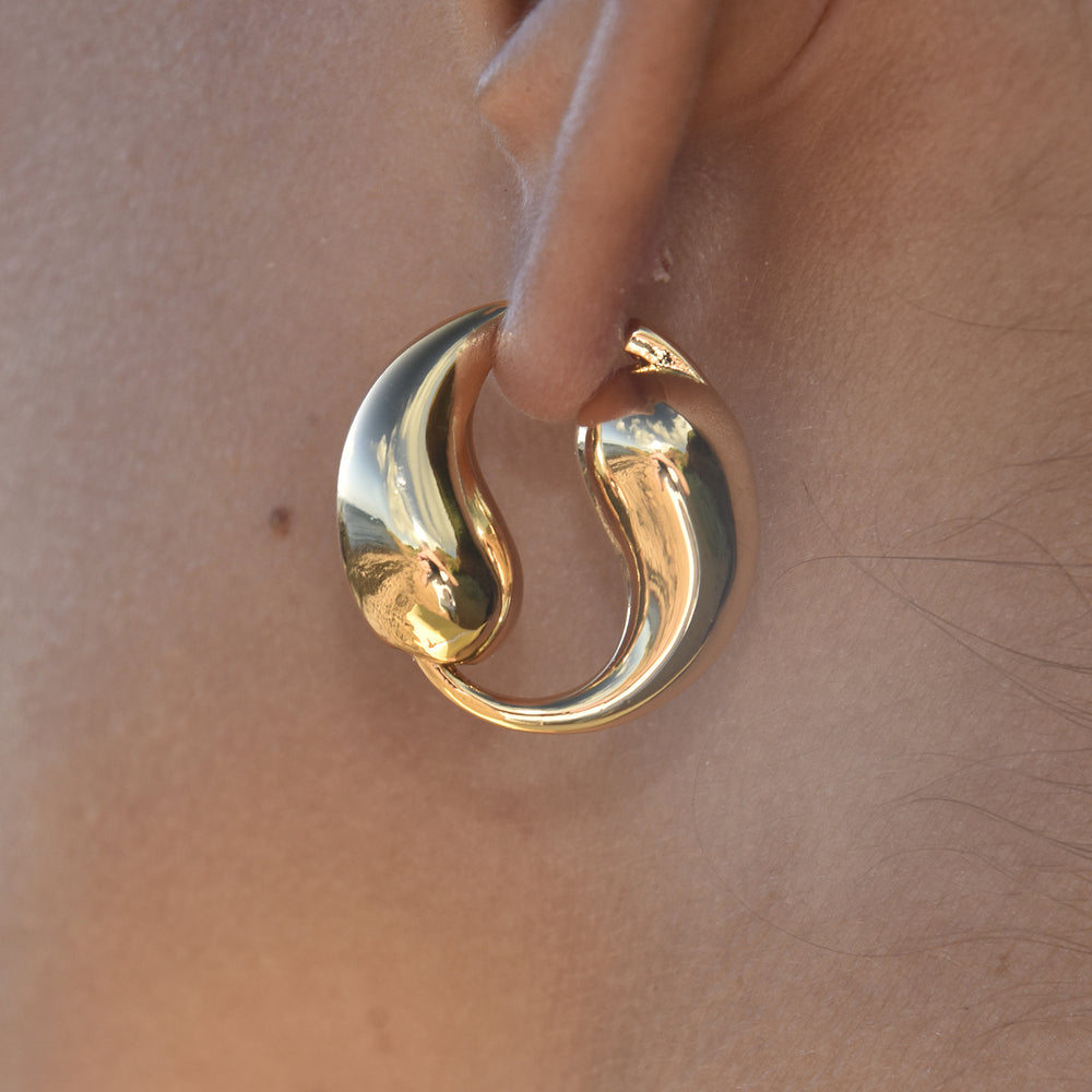 Culturesse Yin Yang Artisan Solid Hoop Earrings (Gold)