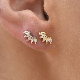 Culturesse Aliz Zircon Arch Stud Earrings (Silver)