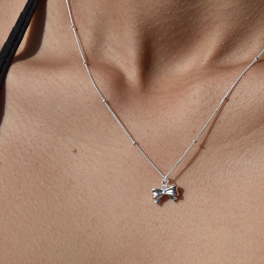 Culturesse Tilda Bow Earrings & Pendant Necklace Gift Set (Silver)