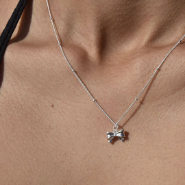 Culturesse Tilda Bow Earrings & Pendant Necklace & Ring Gift Set (Silver)