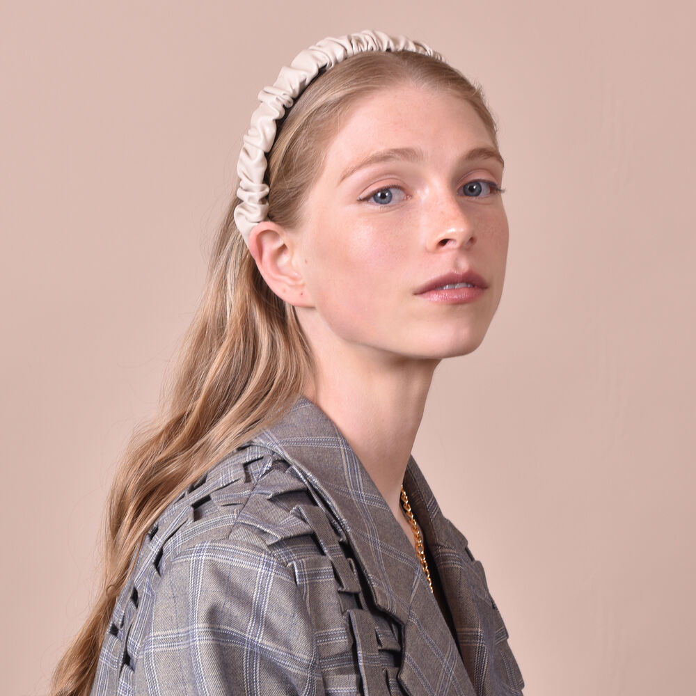 Culturesse Tallulah Scrunched Headband (Beige)