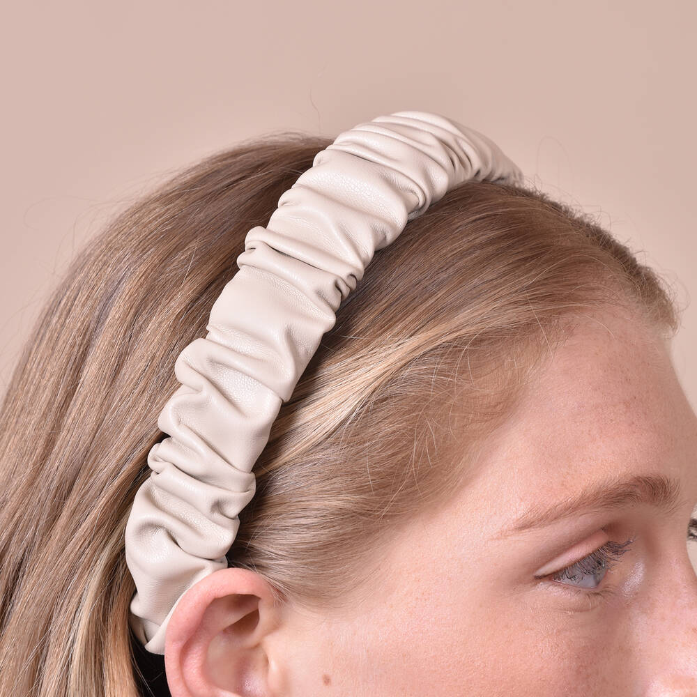 Culturesse Tallulah Scrunched Headband (Beige)