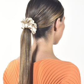 Culturesse Laurie Mulberry Silk Scrunchie (Champagne)