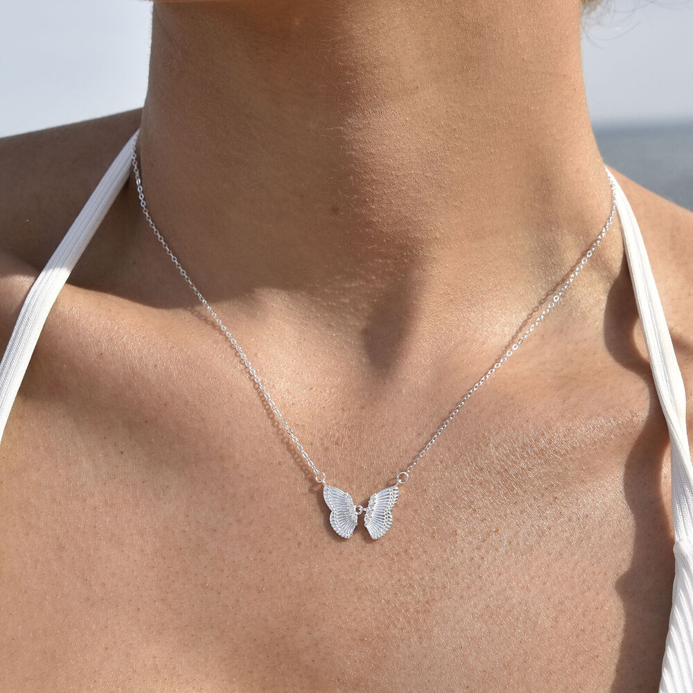 Culturesse Bindi Interlinked Butterfly Pendant Necklace (Silver)