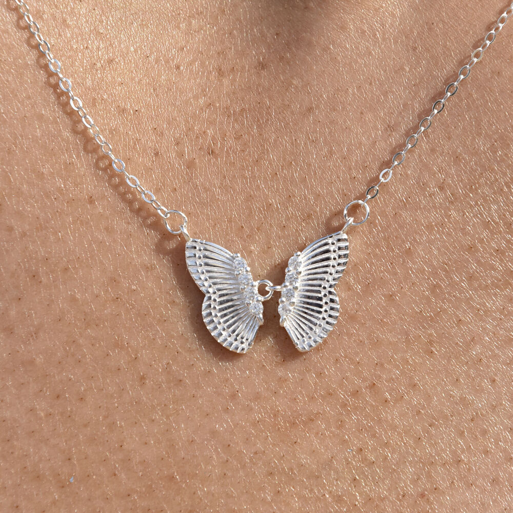 Culturesse Bindi Interlinked Butterfly Pendant Necklace (Silver)