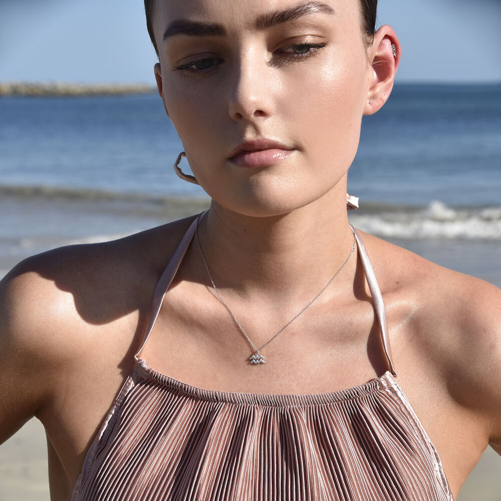 Culturesse Aquarius Diamante Pendant Necklace (Silver)