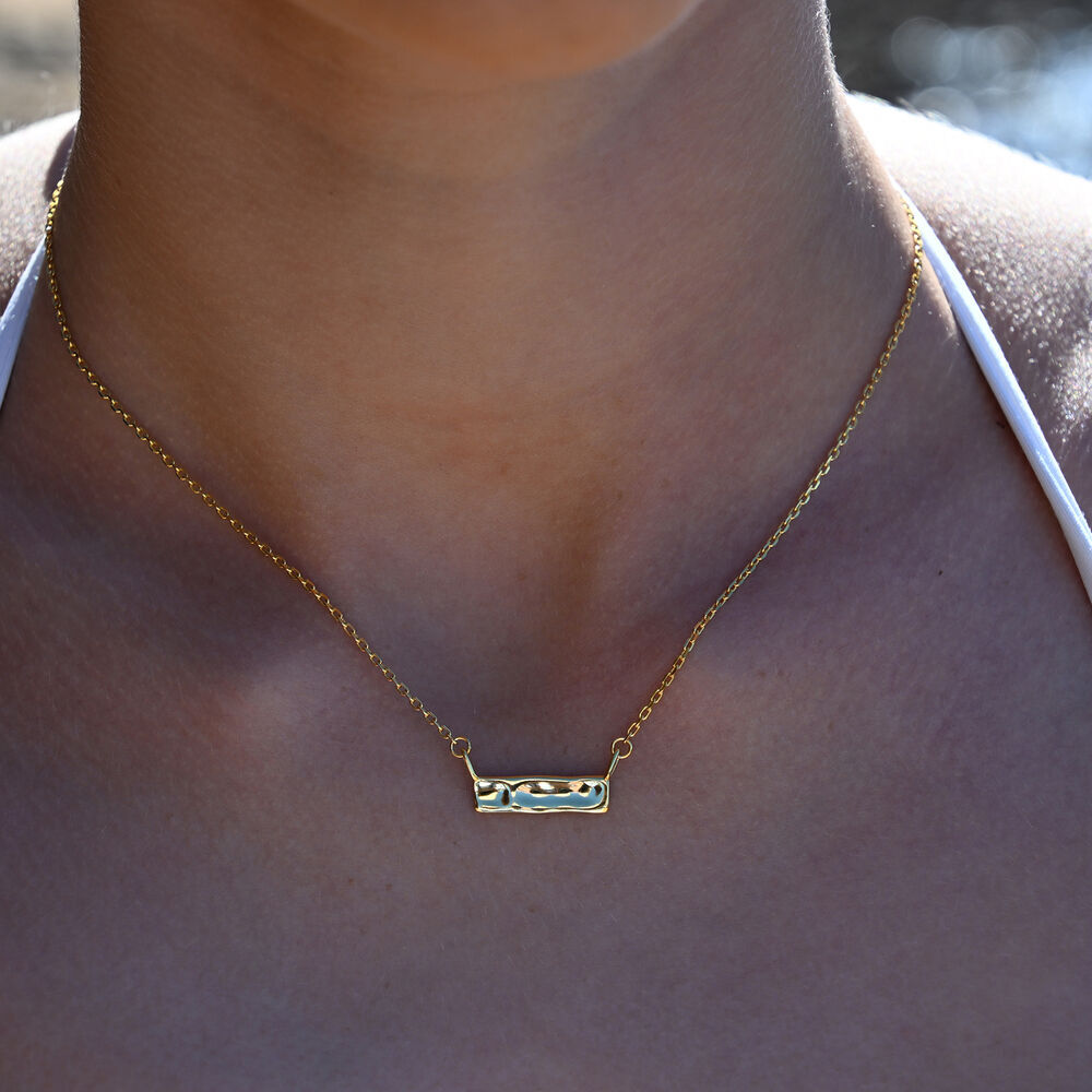Culturesse Alva Minimal Muse Bar Pendant Necklace (Gold Vermeil)