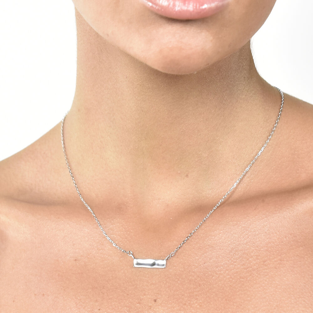 Culturesse Alva Minimal Muse Bar Pendant Necklace (Silver)