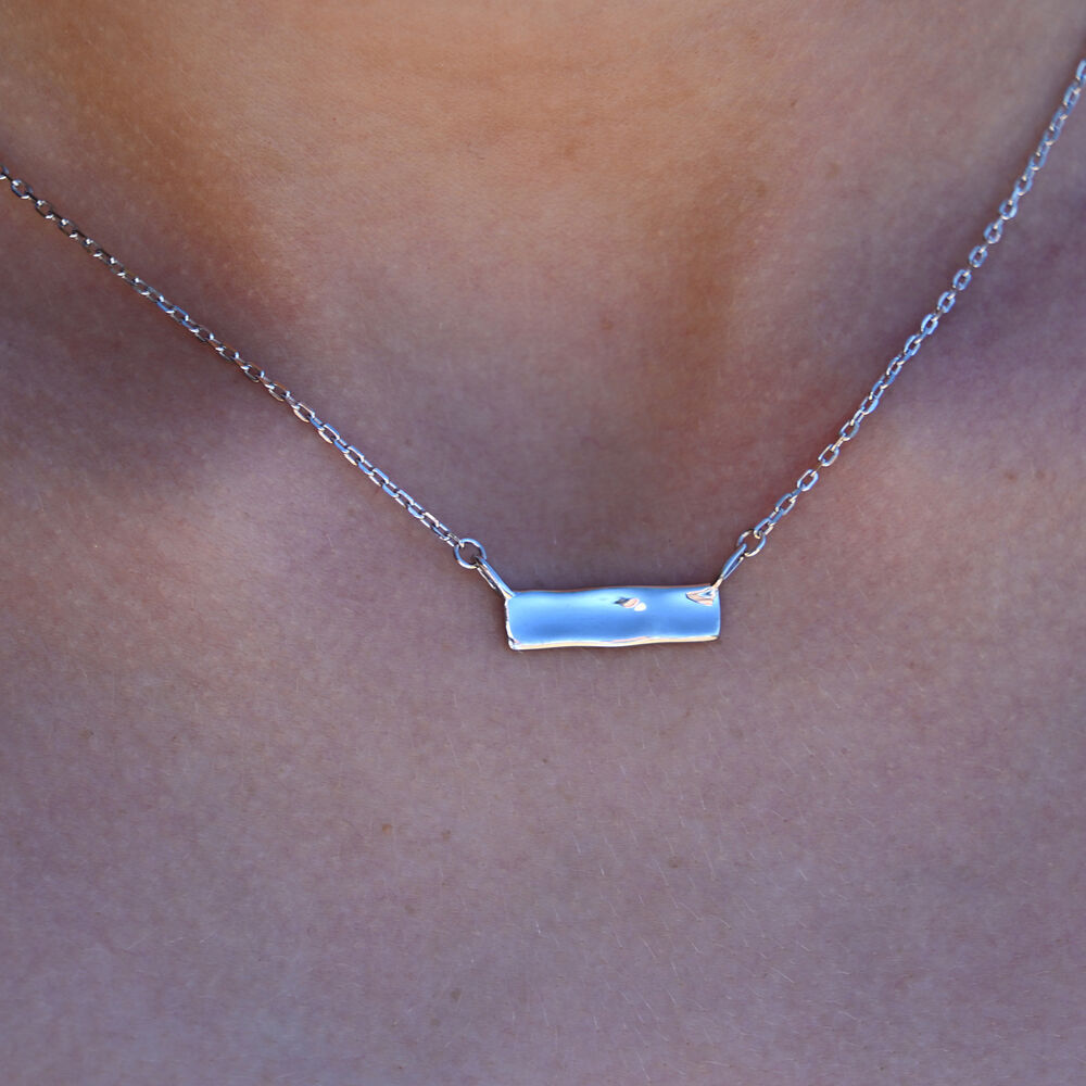 Culturesse Alva Minimal Muse Bar Pendant Necklace (Silver)