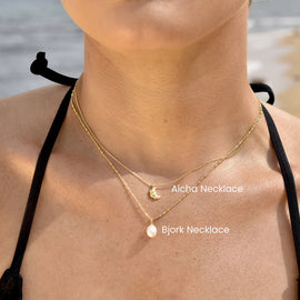 Culturesse Aicha Dainty Croissant Pendant Necklace (Gold)