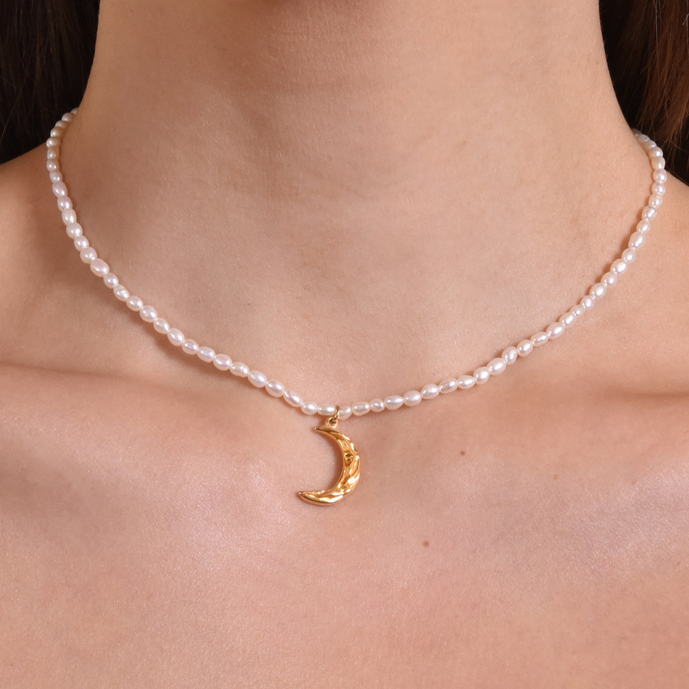 Culturesse Lavinia Freshwater Pearl Moon Pendant Necklace / Choker