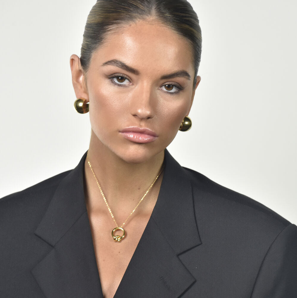 Culturesse Manon Artsy Solid Knot Pendant Necklace (Gold Vermeil)
