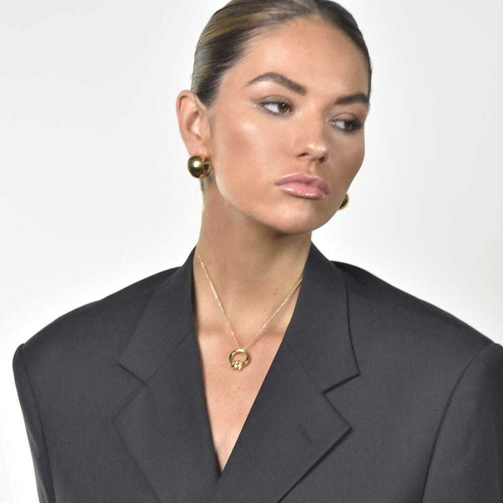 Culturesse Manon Artsy Solid Knot Pendant Necklace (Gold Vermeil)