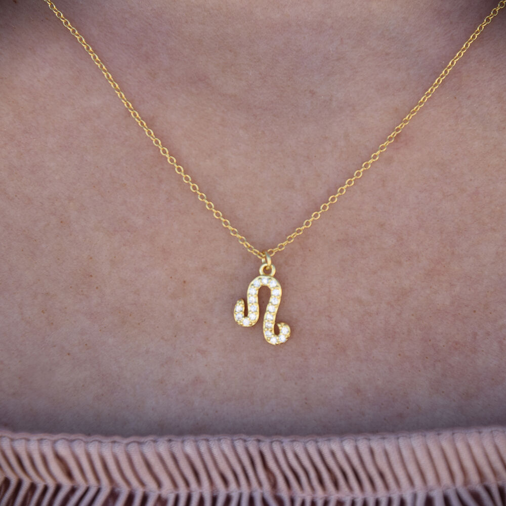 Culturesse Leo Diamante Pendant Necklace (Gold)