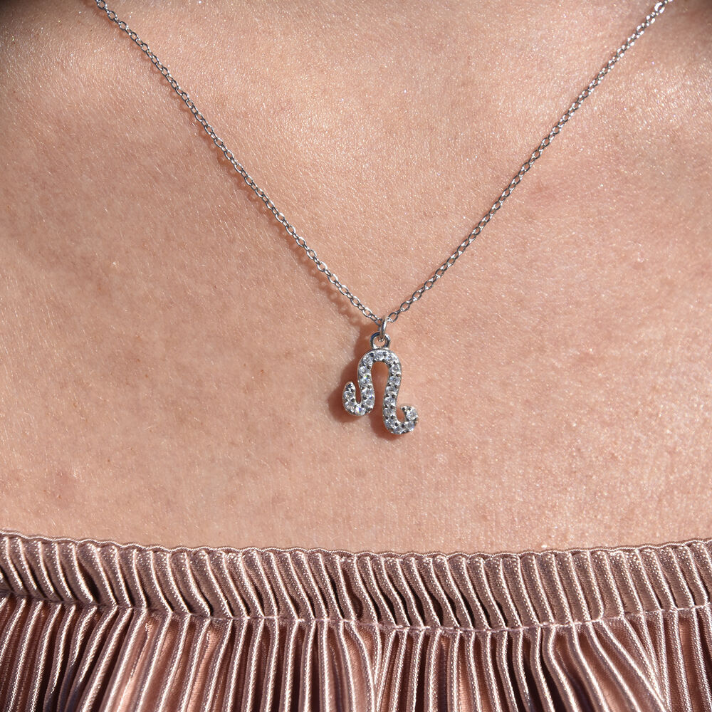 Culturesse Leo Diamante Pendant Necklace (Silver)