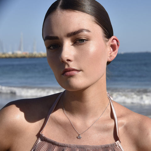 Culturesse Libra Diamante Pendant Necklace (Silver)