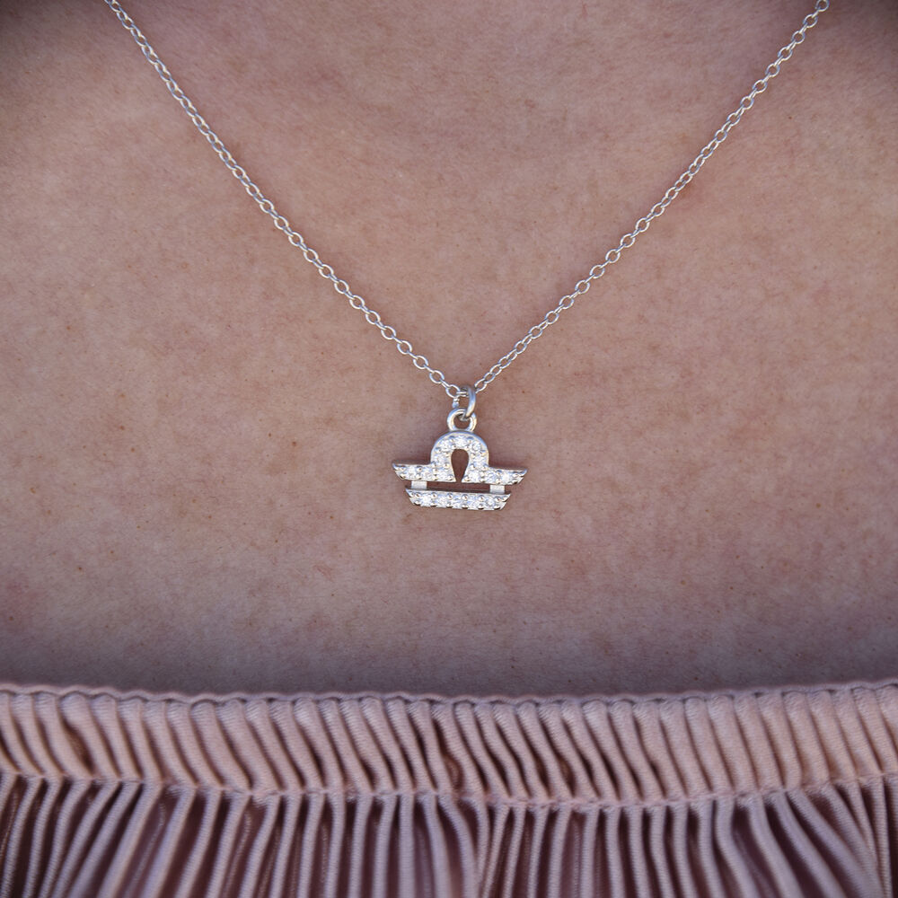 Culturesse Libra Diamante Pendant Necklace (Silver)