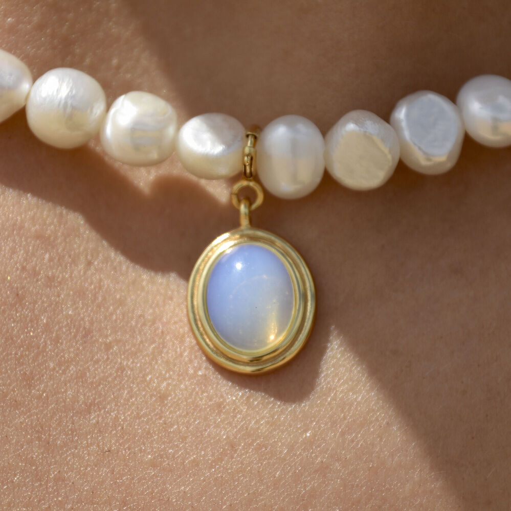 Culturesse Anemone Moonstone Pendant Pearl Necklace