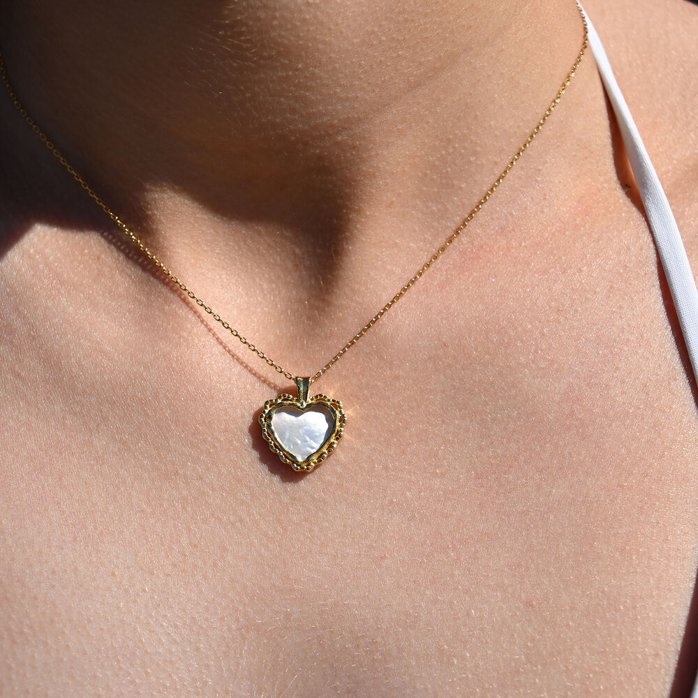 Culturesse Charme Mother of Pearl Heart Pendant Necklace (Gold Vermeil)