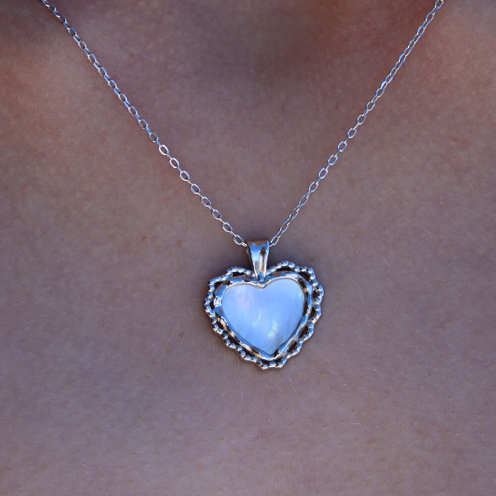 Culturesse Charme Mother of Pearl Heart Pendant Necklace (Silver)