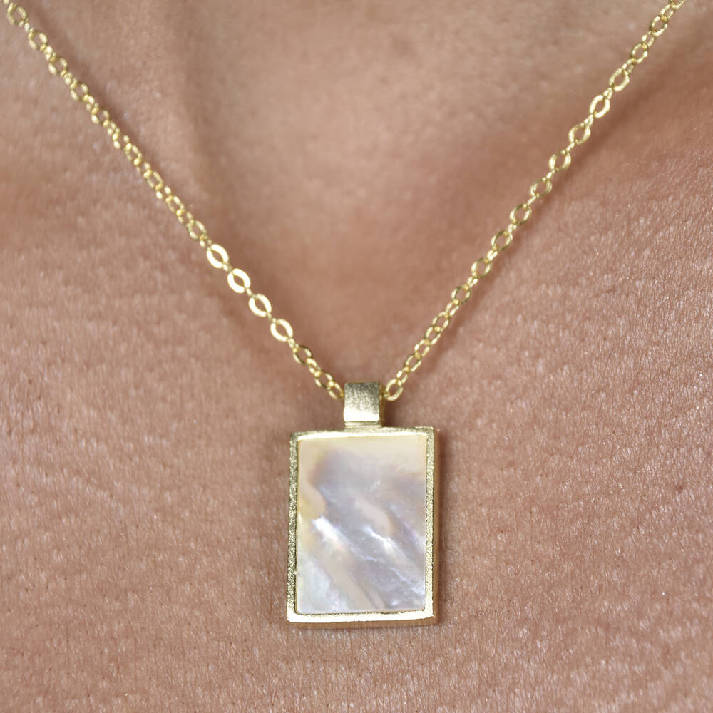 Culturesse Chantal Mother of Pearl Pendant Necklace (Gold Vermeil)