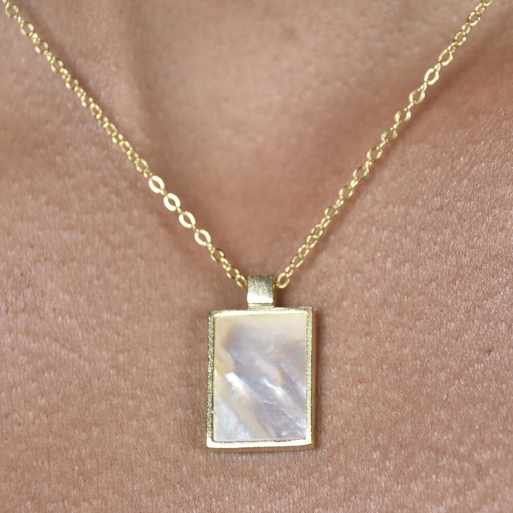 Culturesse Chantal Mother of Pearl Pendant Necklace (Gold Vermeil)