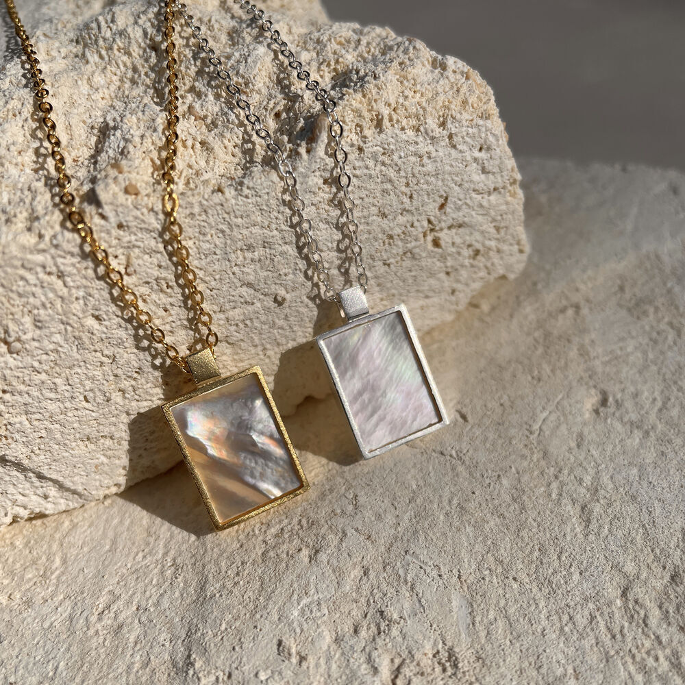Culturesse Chantal Mother of Pearl Pendant Necklace (Gold Vermeil)