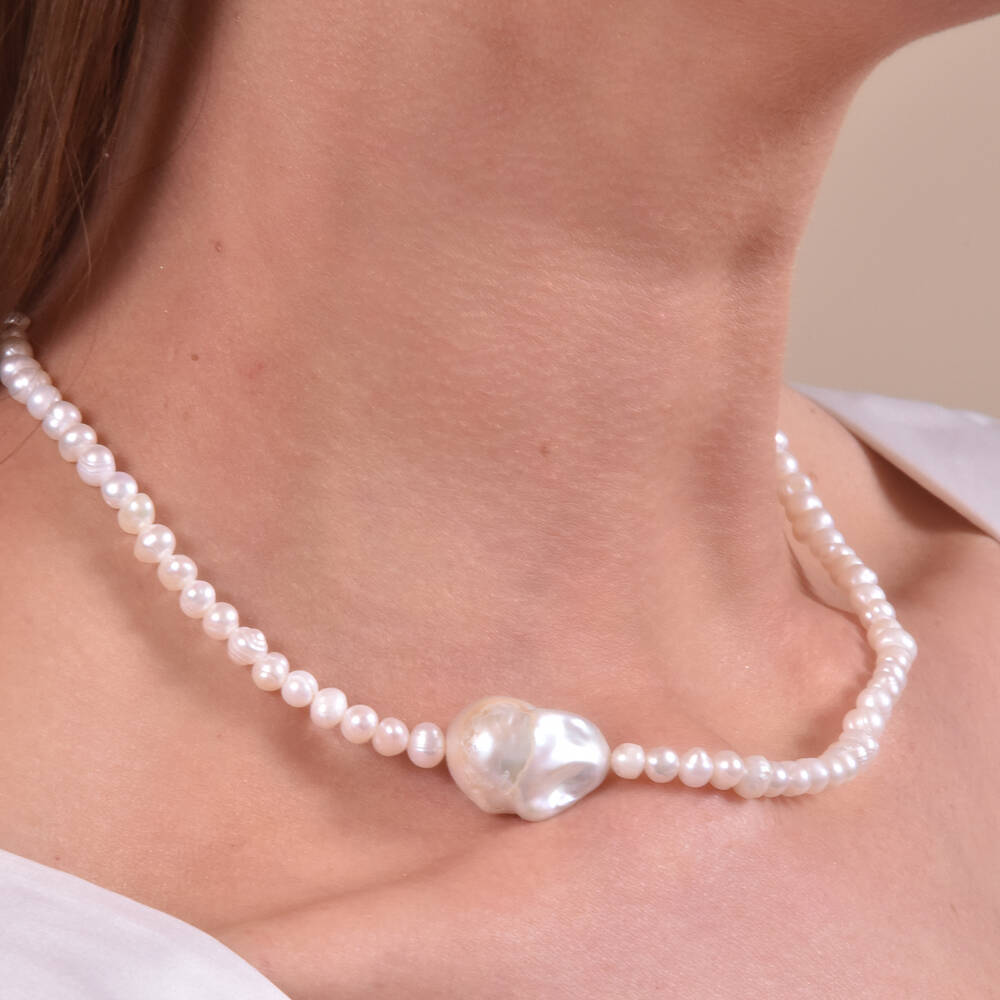 Culturesse Milani Off Centre Pearl Necklace