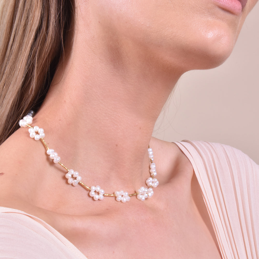 Culturesse Francesca Floral-clustered Freshwater Pearl Necklace