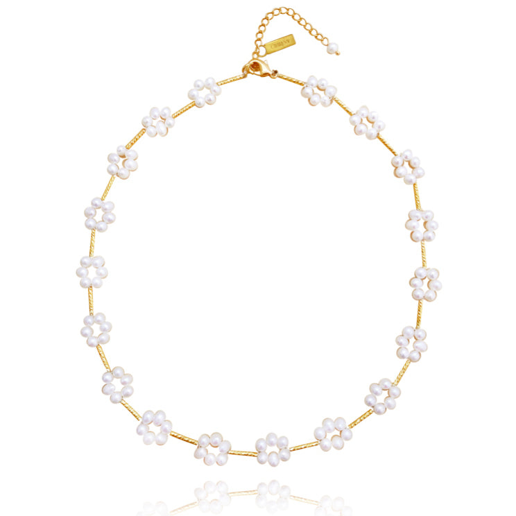 Culturesse Francesca Floral-clustered Freshwater Pearl Necklace