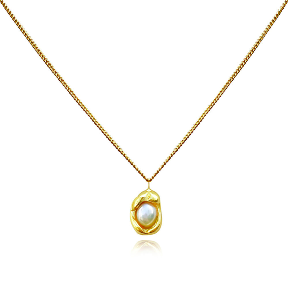 Culturesse Ziya Sculptural Pearl Pod Pendant Necklace (Gold Vermeil)