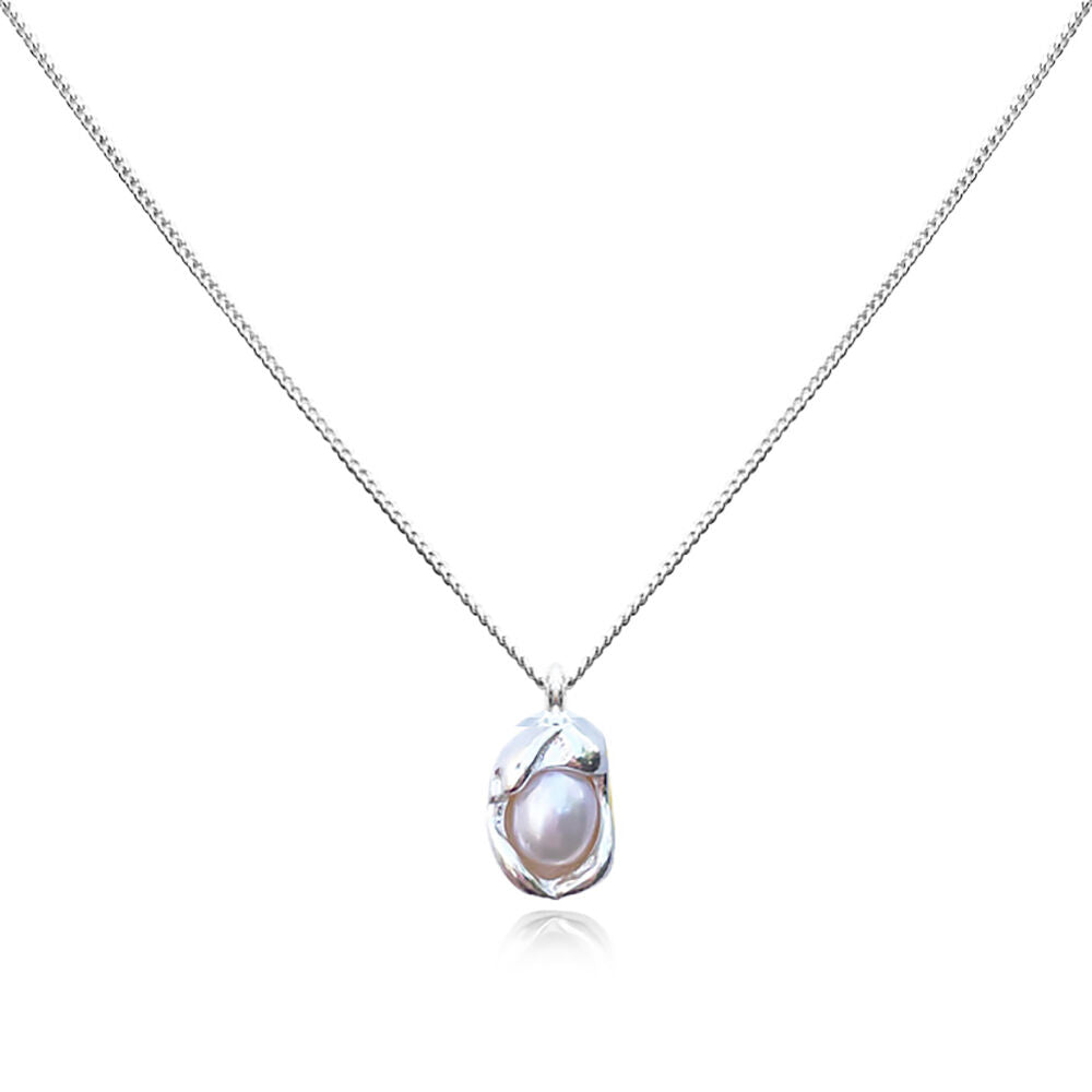 Culturesse Ziya Sculptural Pearl Pod Pendant Necklace (Silver)