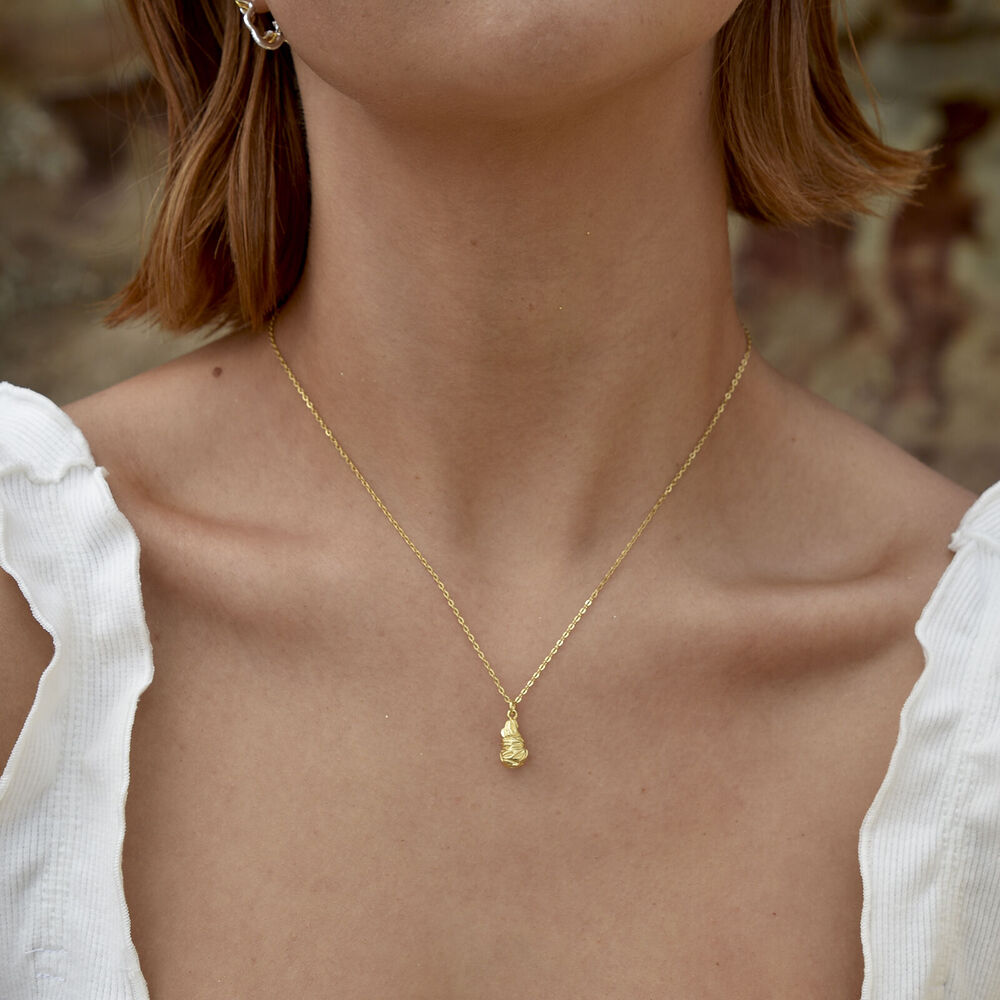 Culturesse Louna Artisan Textured Drop Pendant Necklace (Gold)