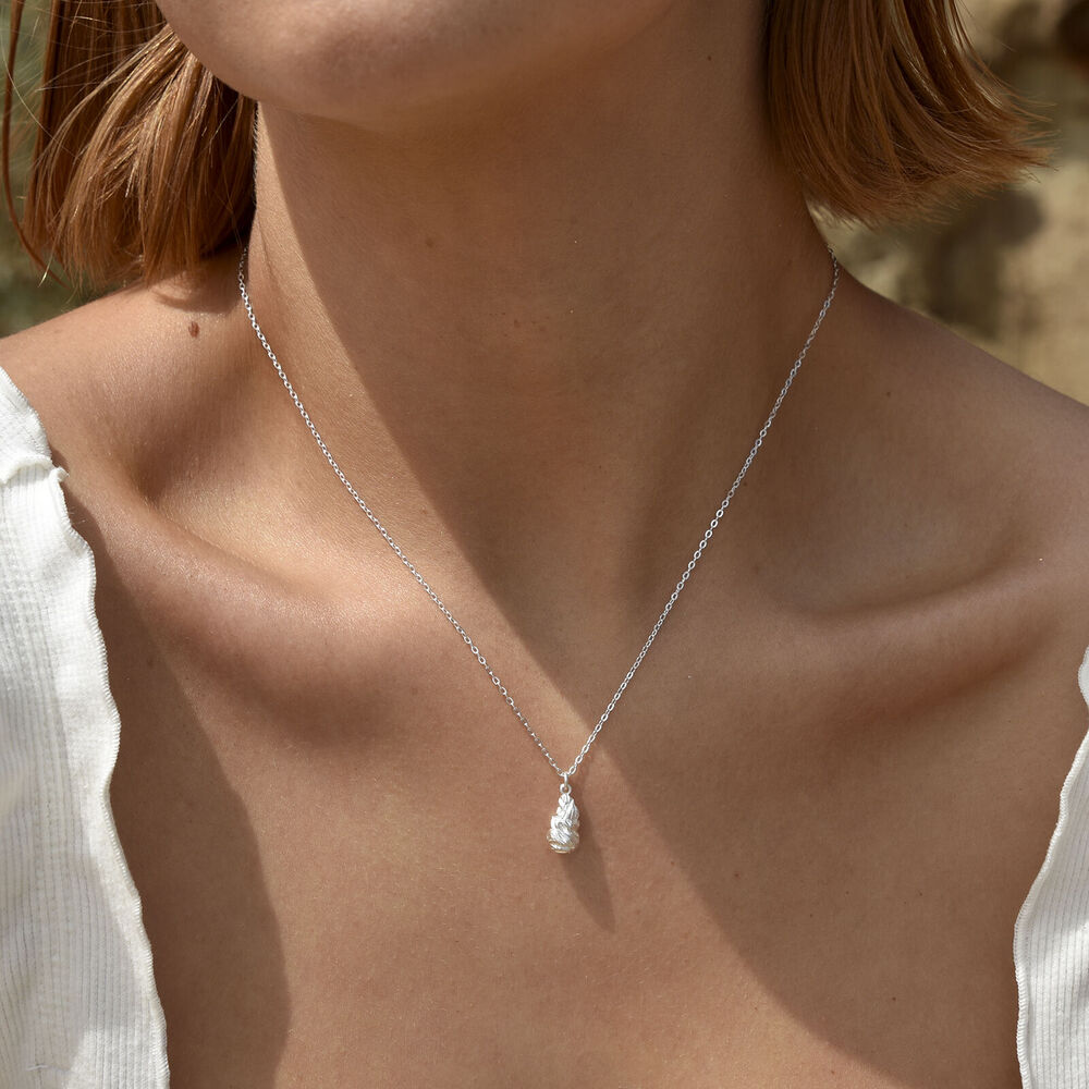 Culturesse Louna Artisan Textured Drop Pendant Necklace (Silver)