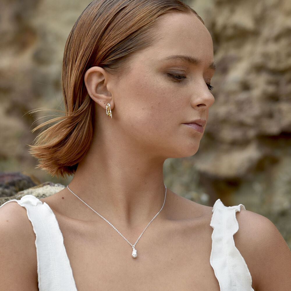 Culturesse Louna Artisan Textured Drop Pendant Necklace (Silver)