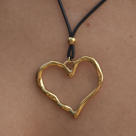 Culturesse Mason Sculptured Heart Pendant Necklace (Gold)