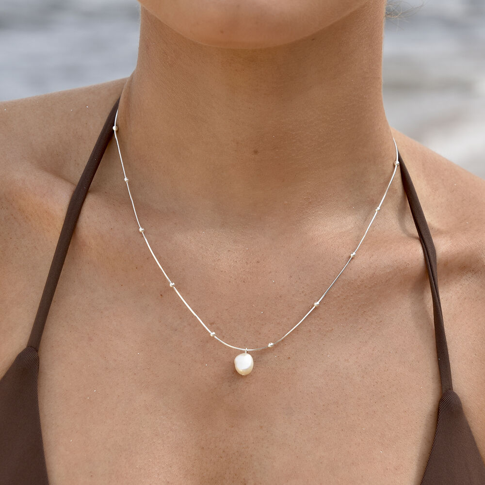 Culturesse Vanna Freshwater Pearl Pendant Necklace (Silver)