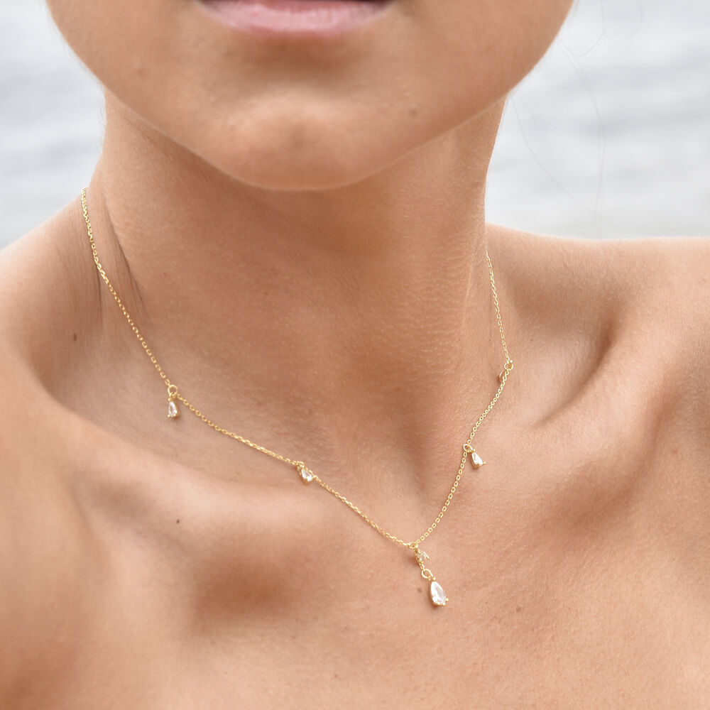 Culturesse Brita Dainty Teardrop Diamante Necklace (Gold)