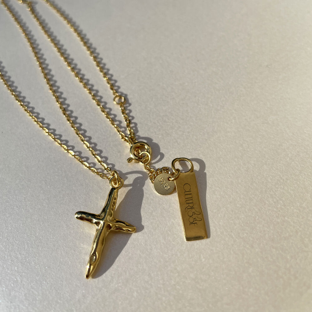 Culturesse Faith Textured Cross Pendant Necklace (Gold)