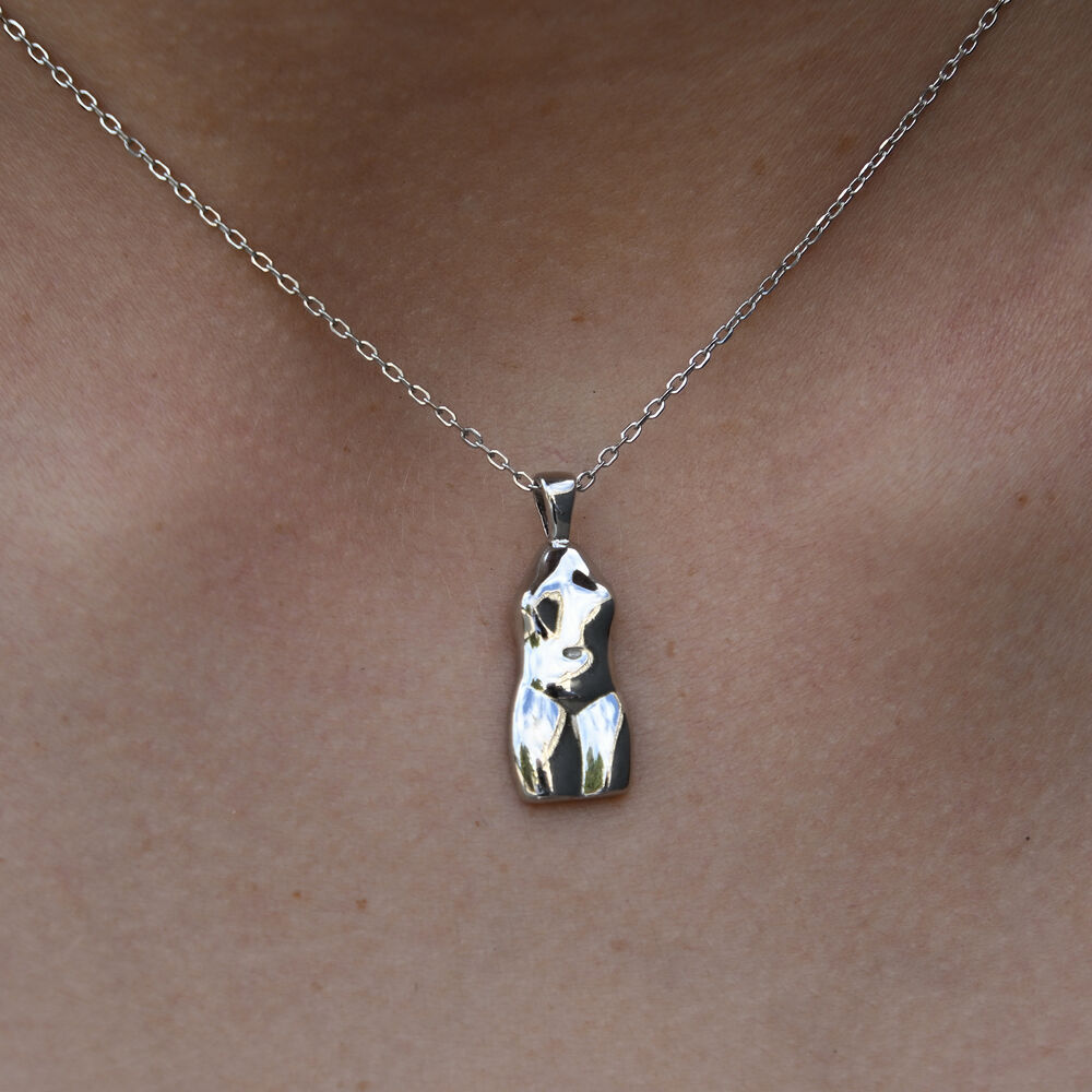 Culturesse Eros Body Art Pendant Necklace (Silver)