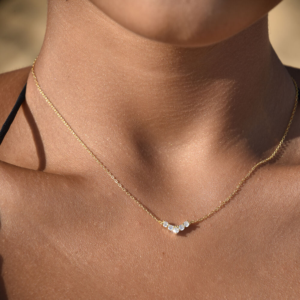 Culturesse Csilla Diamante V-Pendant Necklace (Gold)