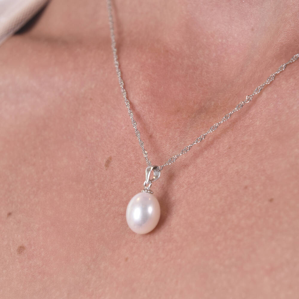 Culturesse Adalia Freshwater Pearl Pendant Necklace