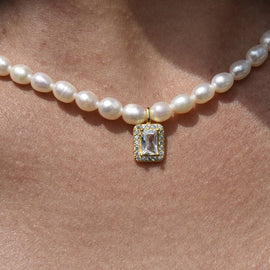 Culturesse Alaire Austrian Zircon Freshwater Pearl Necklace (Gold)