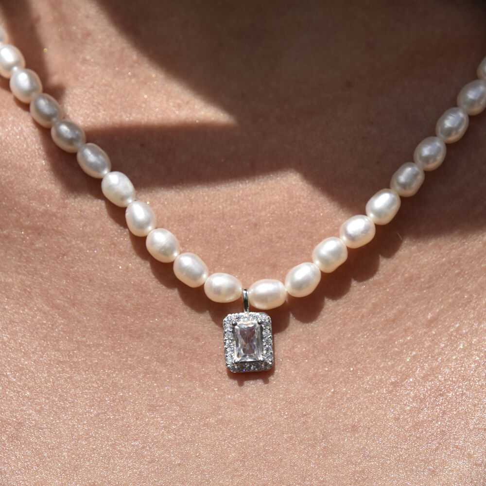 Culturesse Alaire Austrian Zircon Freshwater Pearl Necklace (Silver)