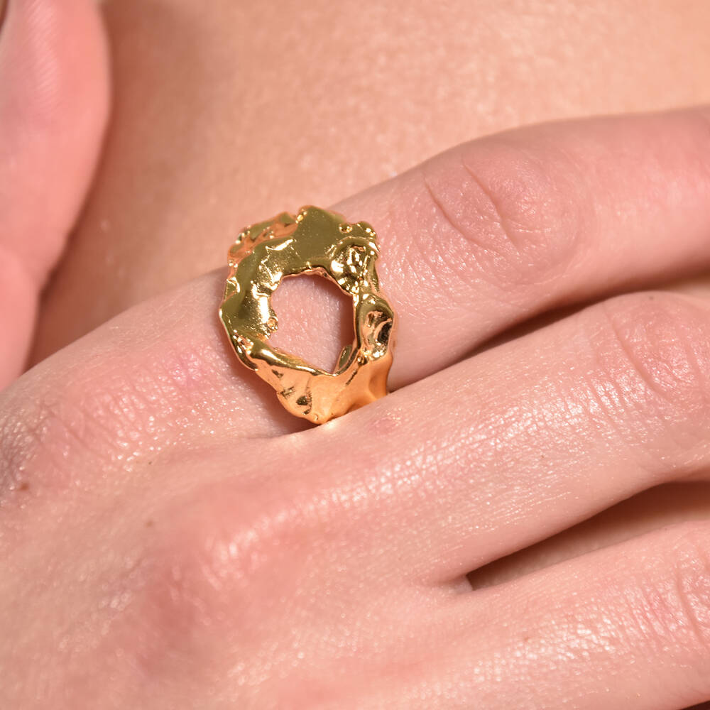 Culturesse Cosette Sculpture Open Ring - Gold