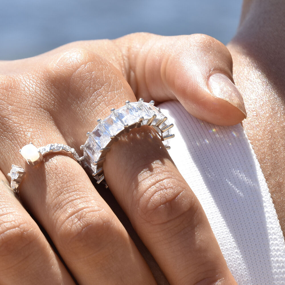 Culturesse Arcene Luxury Inlaid Zircon Ring
